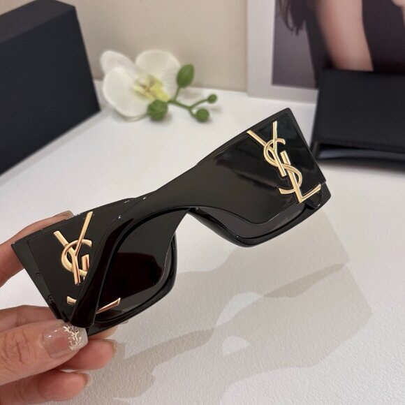 Yves Saint Laurent Black Sunglasses with Gold Logo - Picture 4 of 7